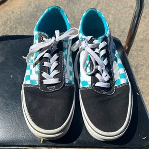 Women’s 8.5 Vans